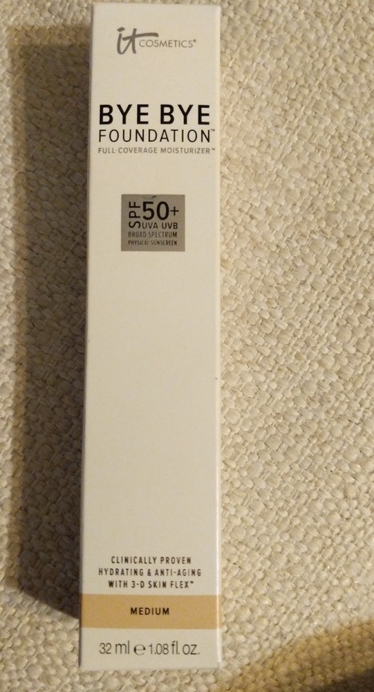 IT Cosmetics - Bye Bye Foundation - NIB Medium